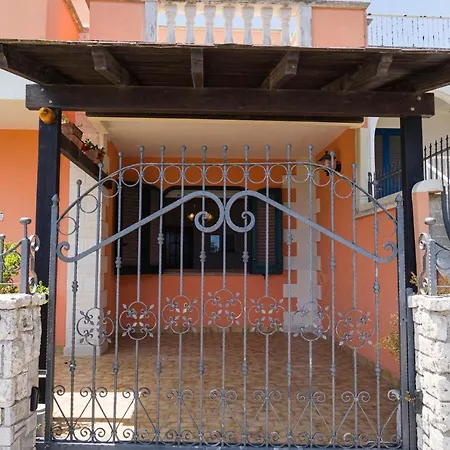 Lavinia Holiday home